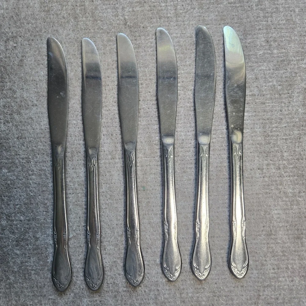 Set of 6 Oneida PLANTATION Stainless Dinner Knives Serrated Edge